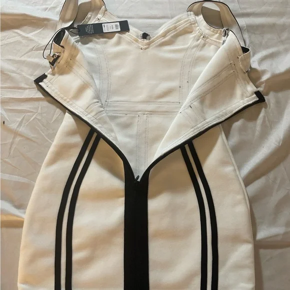 White Bodycon Dres Black Contrast Piping Pemblum Hem Sleeveless Fit & Flare XS - Picture 3 of 10